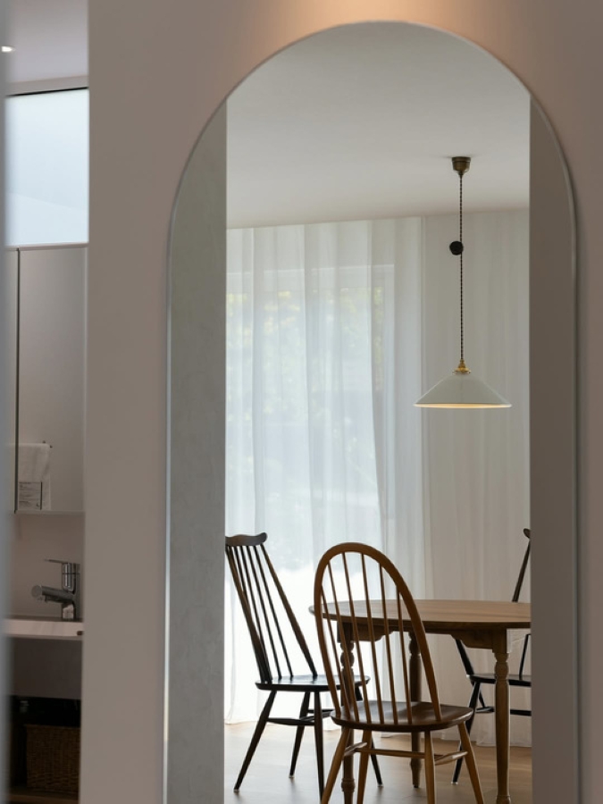 アーチミラーで玄関・リビング・サロンをおしゃれに！｜使用事例写真まとめ