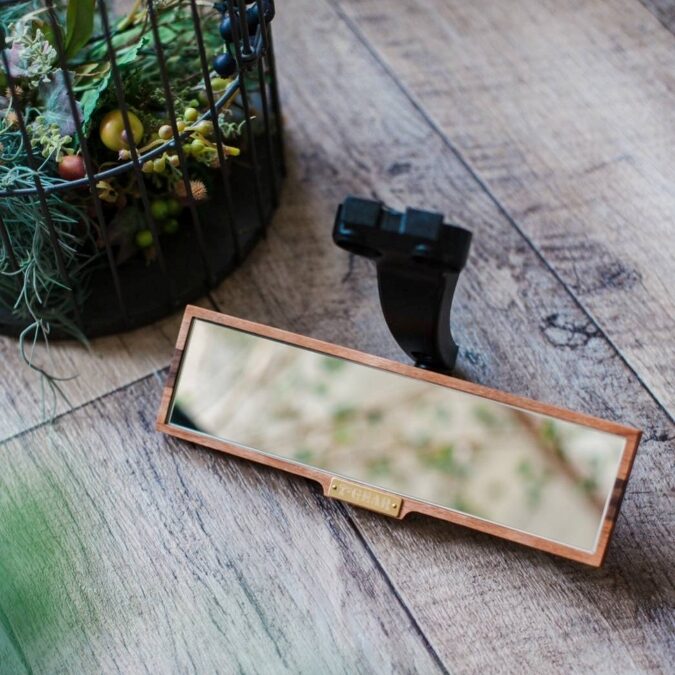 ジムニーのウッドルームミラーに使用｜鏡のお客様使用事例