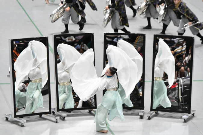 鏡で魅せる演出効果｜マーチングバンドショーでのお客様使用事例